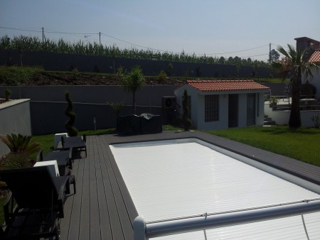 Tamanho: 9.00m x 4.00m x 1.50m